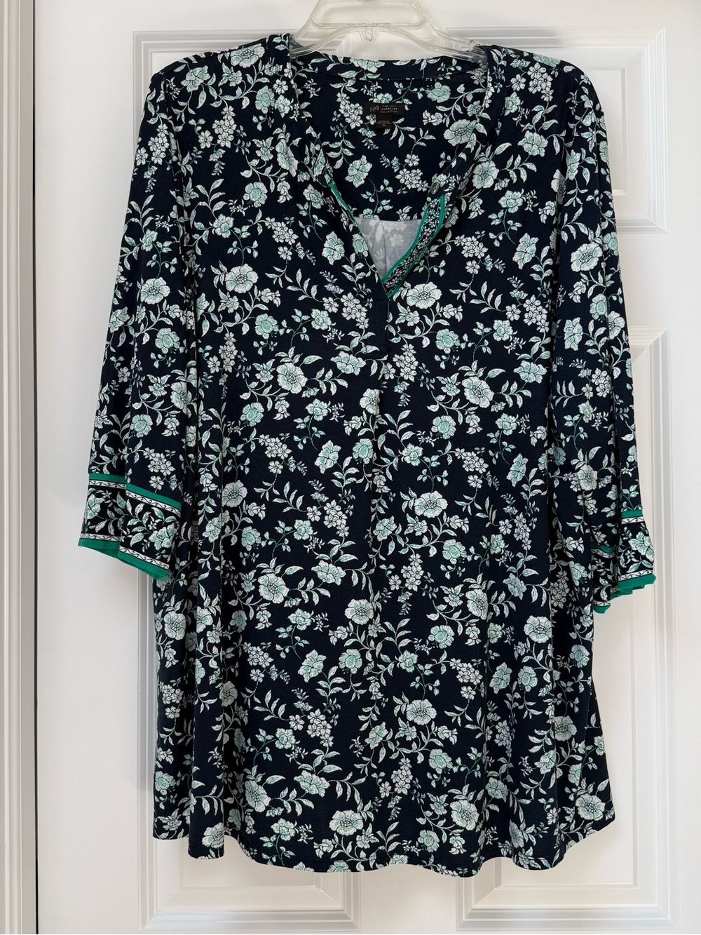 J. Jill Wearever Tunic Top featuring a navy & mint green floral print. Size XL